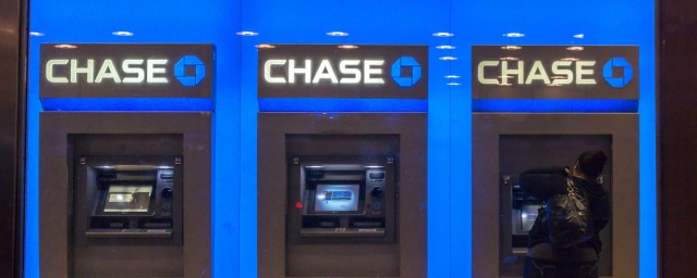 Customer uses the ATM machines at a JPMorgan Chase bank in New York