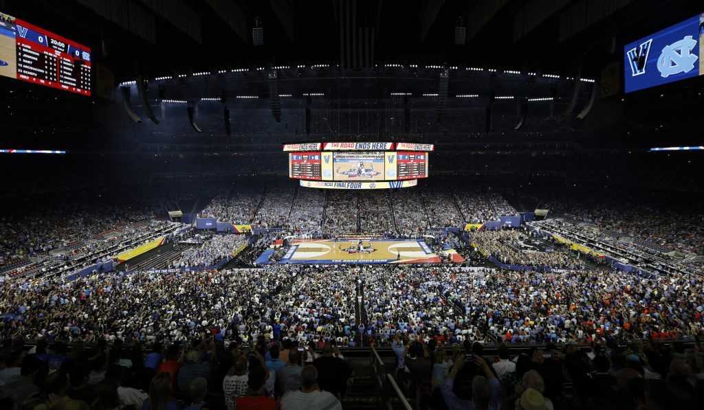 College basketball – full stadium