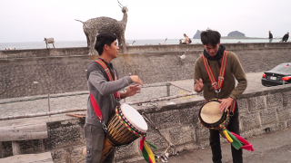 boys drumming