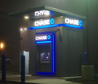 Chase_ATM_at_48th_side_-_Hillsboro,_Oregon