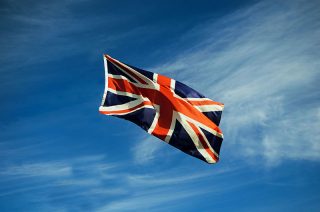 800px-British-flag-in-the-wind