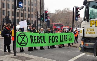 800px-London_November_23_2018_(19)_Extinction_Rebellion_Protest_Tower_Hill