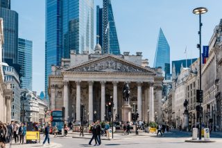 the-royal-exchange-and-the-bank-of-england-against-skyscrapers-in-the-city-of-london-a-sunny-day-bank_t20_OzwKVO