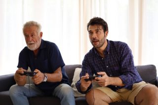 happiness-time-dad-and-son-for-playing-video-games-at-home_t20_gLjG07