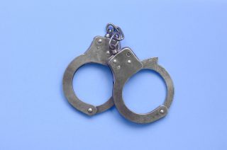 pattern-handcuffs-background-seamless-crime-police-chain-law-justice-arrest-criminal-legal-prison_t20_6mjAxv