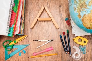 back-to-school-books-pencils-accessories-globe-on-desktop-school-study-concept-from-a-to-z_t20_1WwGe1