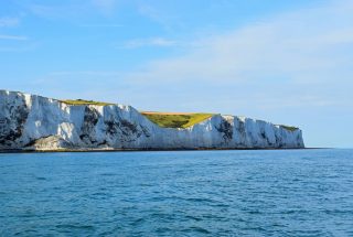 coastline-sea-sailing-white-english-dover-white-cliffs-cliffs-of-dover-england-coast-seaside-england_t20_mljyjl