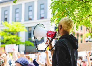 speaking-at-protest_t20_e931Vb