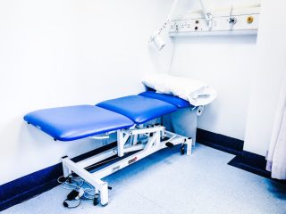 empty-hospital-bed_t20_KyeVpK