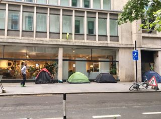 homeless-tents-rough-sleepers-on-street-pavement-city-central-london_t20_gL1a48