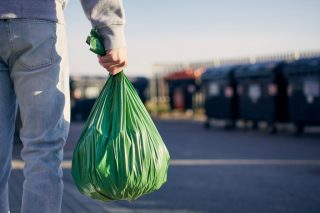 plastic-green-container-garbage-can-garbage-waste-man-bin-rubbish-bage_t20_Erd7d1